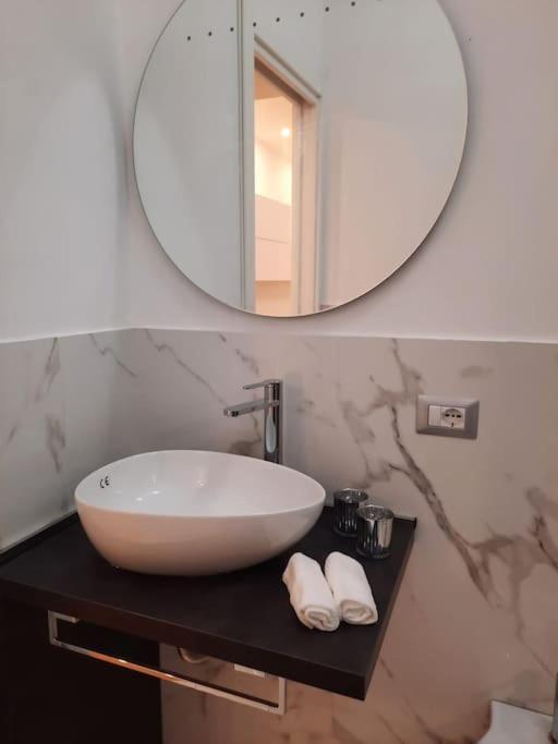 N&Ghomesweethome Raffaelloelegante Appartamento Ideale Casa Vacanze Affari ミラノ エクステリア 写真
